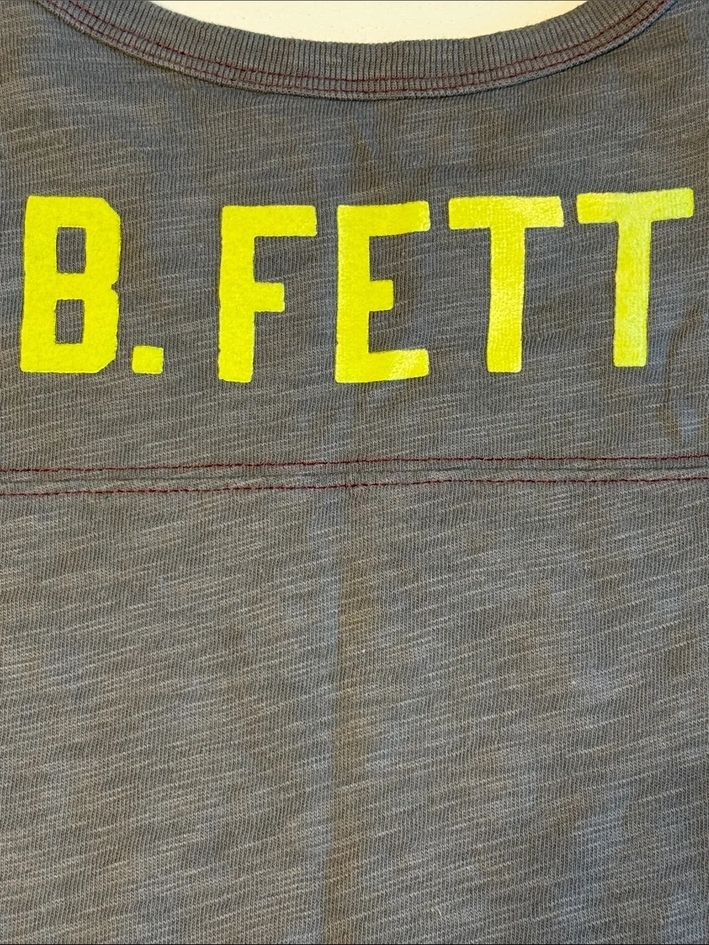 GAP Grey Tee Red Mandalorian Boba Fett Flocked Graphic Boys Girls Sz S 6-7 EUC